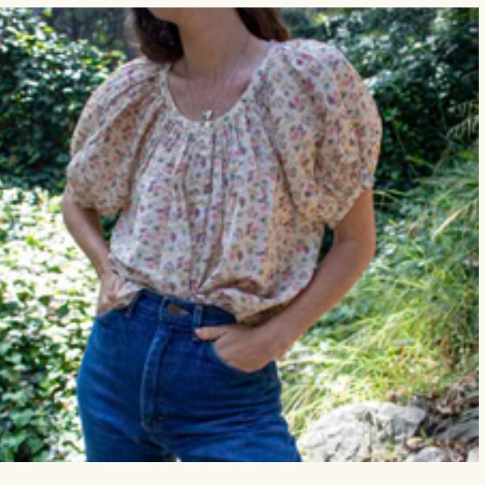 Doen June Top in Feathered Floral. Size S